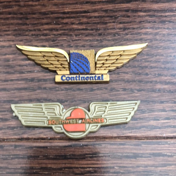 Vintage plastic airline lapel wings collection. Includes Eastern and Continental - Picture 6 of 7